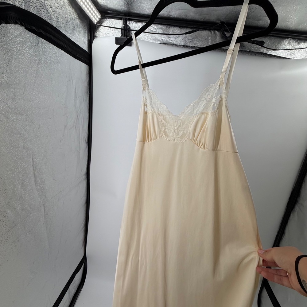 Vassarette Vintage Cream Lace Trim Full Slip Dress Nylon Tricot Size 36/28 - Picture 2 of 6